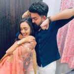 Himanshi Parashar Instagram - I’ve a very loving brother🤗😌 The one who has all the rights to irritate the hell out of me😌 Happy Bhai Dooj❤️🧿 I Love You🥹 #bhaidooj