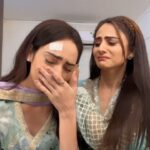 Himanshi Parashar Instagram - Husband ghum gaye h ji🫣😜 . @wadhwaneettu007 you finally made me do it😂 #justforfun #terimeridoriyaann