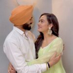 Himanshi Parashar Instagram – You know he’s your ‘Soneya’ when he pays attention to the small details❤️
#SRGMP2023#MereSoneya
#ZeeMusic#Zeetv
#SahAn #SahAnDay