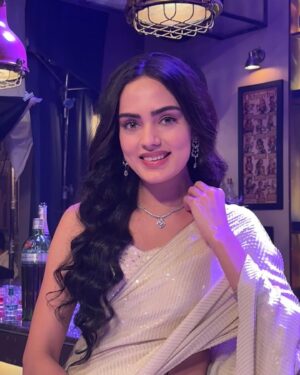 Himanshi Parashar Instagram - Felt like Chandni🌝✨