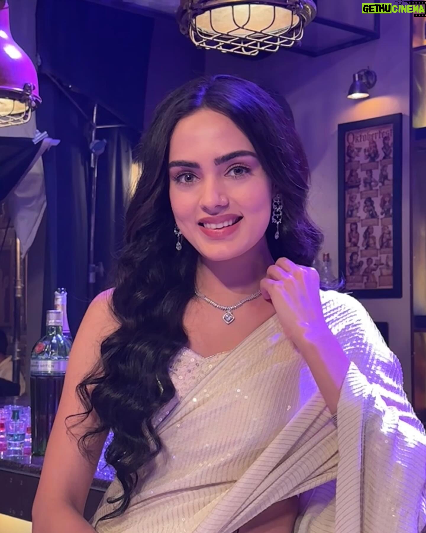 Himanshi Parashar - 99.2K Likes - Felt like Chandni🌝✨