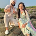 Himanshi Parashar Instagram - #sahan taking a few moments out from the hectic outdoor shoot to celebrate the good numbers on the TRP chart. A big thank you to all the viewers for showering so much love on us… It’s YOUR love for the show that has helped us climb this ladder. You keep loving us and we’ll keep entertaining you. It’s a deal😊