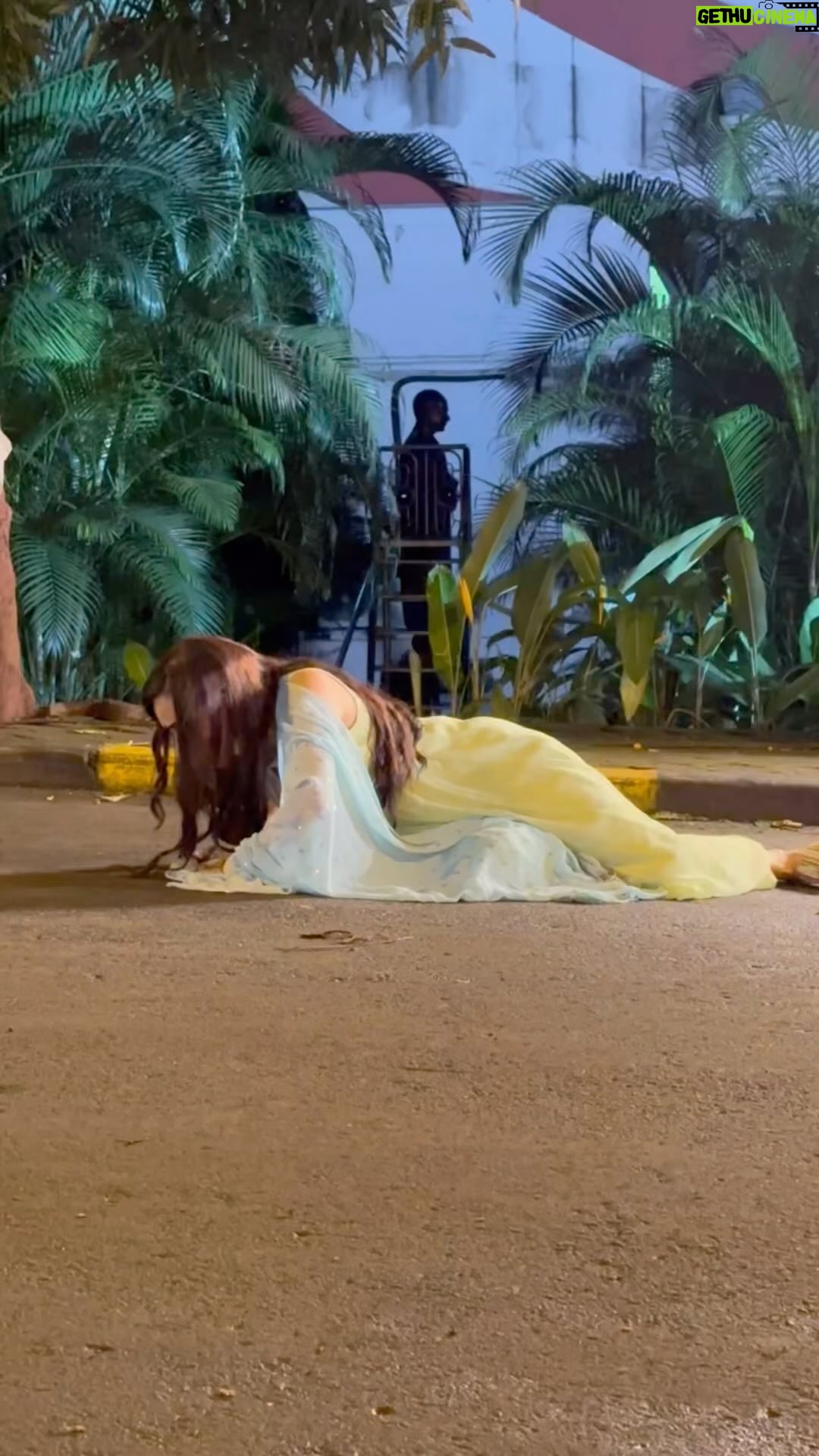 Himanshi Parashar - 44.2K Likes - #bts
Bahot bhagaya aadhi raat m🙃
#terimeridoriyaann #sahiba