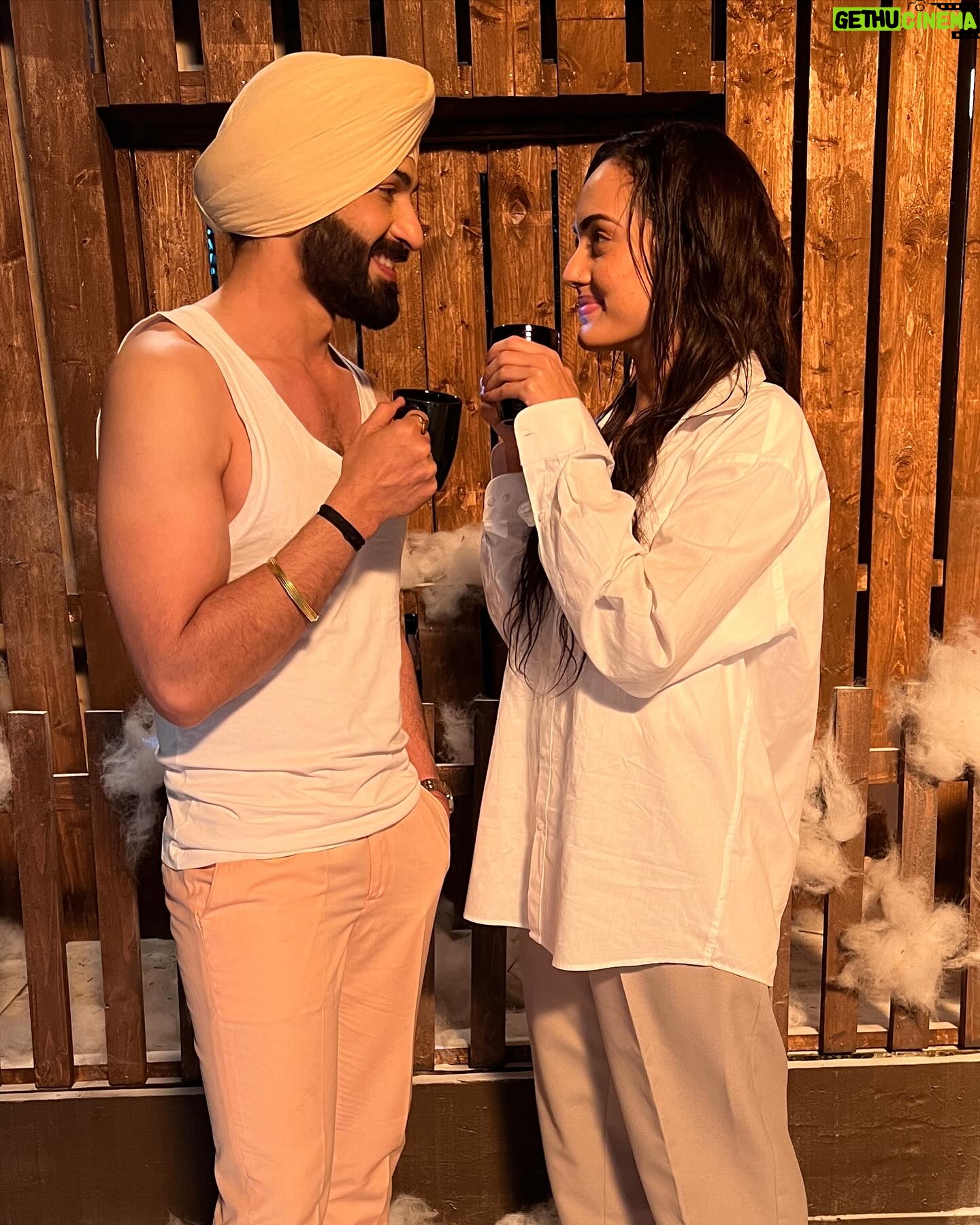 Himanshi Parashar - 43.1K Likes - #ChaiTime at 3 in the morning🥶😁
#SahAnDay #SahAn
Keep Showering your love to #TeriMeriDoriyaann 🫶🏻