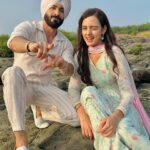 Himanshi Parashar Instagram - #sahan taking a few moments out from the hectic outdoor shoot to celebrate the good numbers on the TRP chart. A big thank you to all the viewers for showering so much love on us… It’s YOUR love for the show that has helped us climb this ladder. You keep loving us and we’ll keep entertaining you. It’s a deal😊
