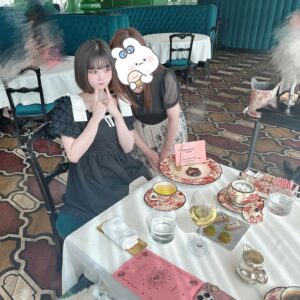 Hina Koyama Instagram - 遅くなったけど母の日してきた❕慌てて服買った❕いい歳してニートでごめん( ´•ᴗ•ก )