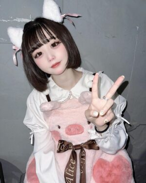 Hina Koyama Instagram - メイク濃いにゃーん