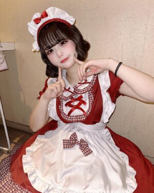 Hina Koyama Instagram - 目が赤くてﾋﾞｼﾞｭﾜﾙｲけどメイドさんしたよᐡ𖦹‎ ̫ 𖦹‎ᐡ ♥️

#コスプレ #cosplay  #メイド  #メイド服  #バレンタイン  #バレンタインデー  #valentine