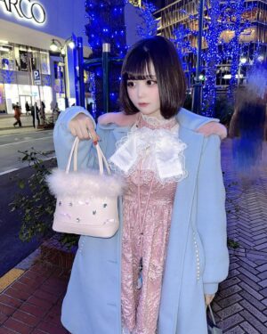 Hina Koyama Instagram - ひなが手持ちバックを持つ日がくるなんて❕この日の色合い好きだね〜(*^^*)