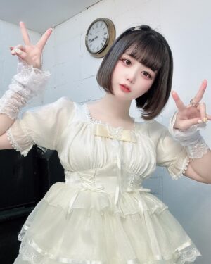 Hina Koyama Instagram - ぷぅ自分に合う衣装見つけるの得意カモ🦆💭