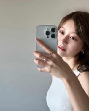 Hina Ishizaki Instagram - ⁡
3月👒✨
春服の準備を着々と…！
⁡
この間染めたベージュカラーが好評すぎる👱🏻‍♀️🎶