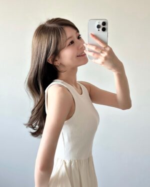 Hina Ishizaki Instagram - ⁡
3月👒✨
春服の準備を着々と…！
⁡
この間染めたベージュカラーが好評すぎる👱🏻‍♀️🎶