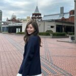 Hina Ishizaki Instagram - ⁡ ジャケットの丈感が可愛すぎ🧥♡ ミニ丈にはボリュームある靴が私のスタイル