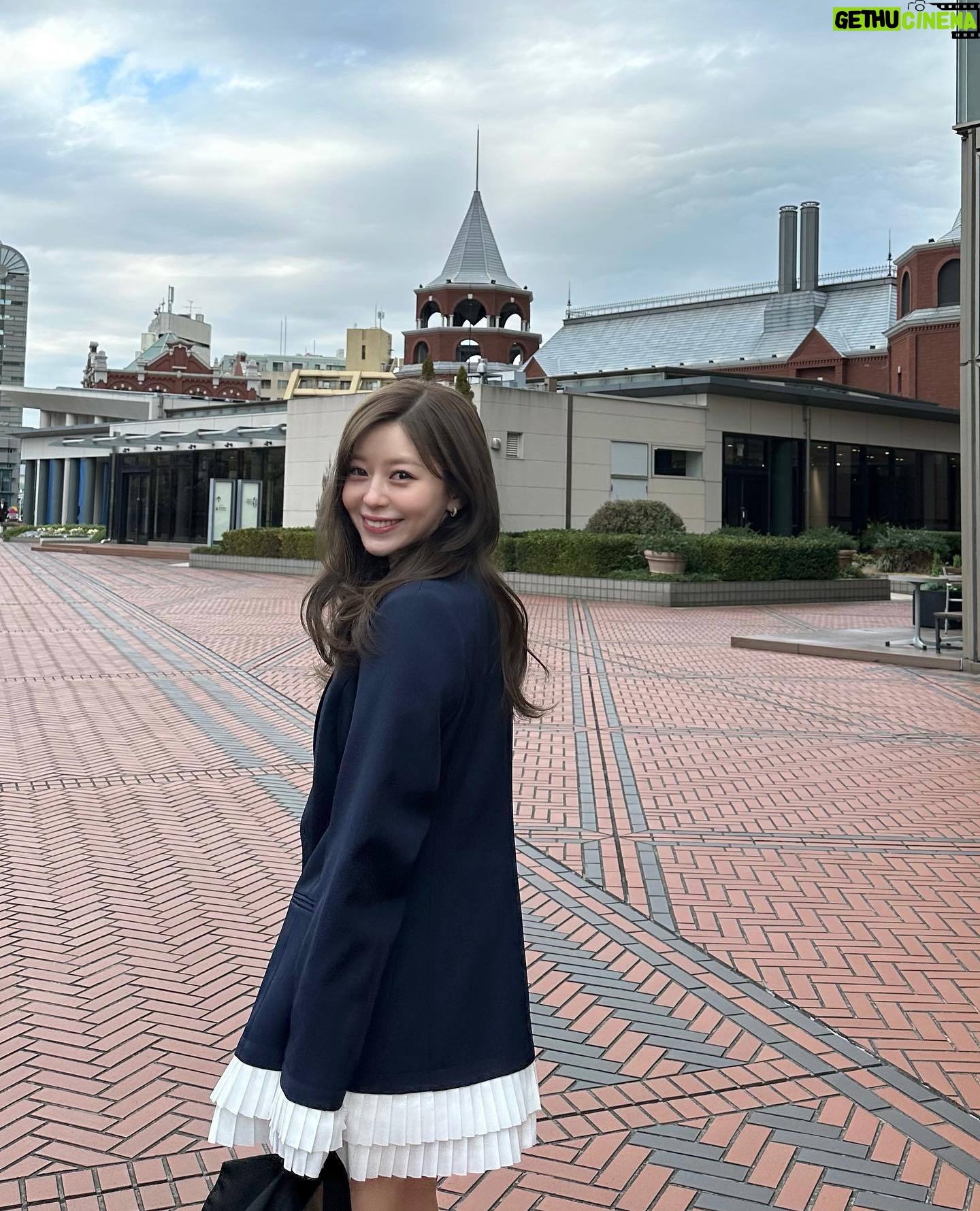 Hina Ishizaki - 8.4K Likes -
ジャケットの丈感が可愛すぎ🧥♡
ミニ丈にはボリュームある靴が私のスタイル