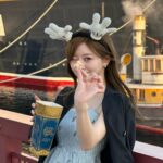 Hina Ishizaki Instagram - ⁡ 夕方からまったりして来た😽🚢🍿 ⁡ jacket @fray_id tops @rirandture_official jeans @levis_japan bag @snidel_official