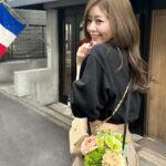 Hina Ishizaki Instagram – ⁡
flower ribbon shoulder💐🎀👜