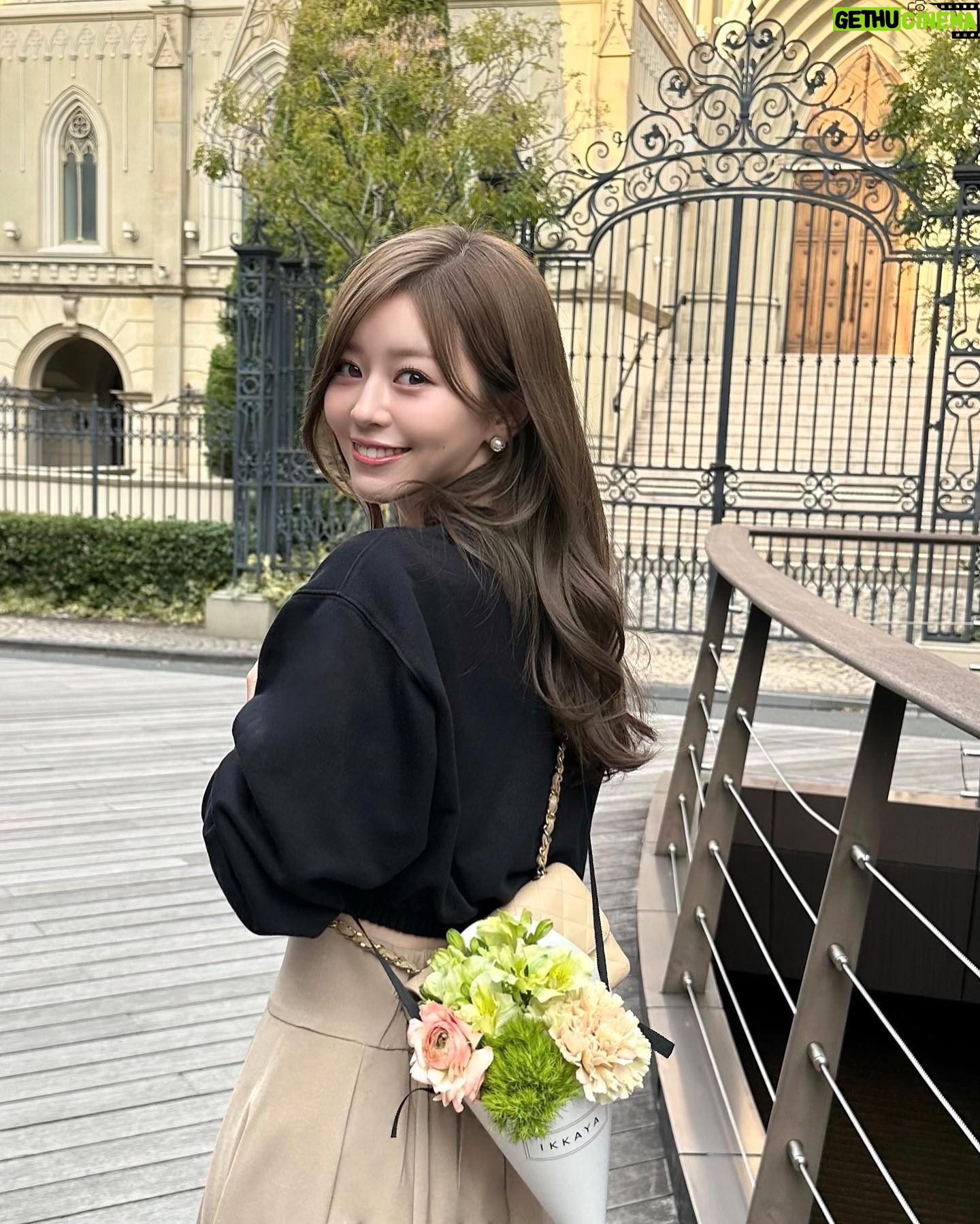 Hina Ishizaki Instagram - flower ribbon shoulder💐🎀👜