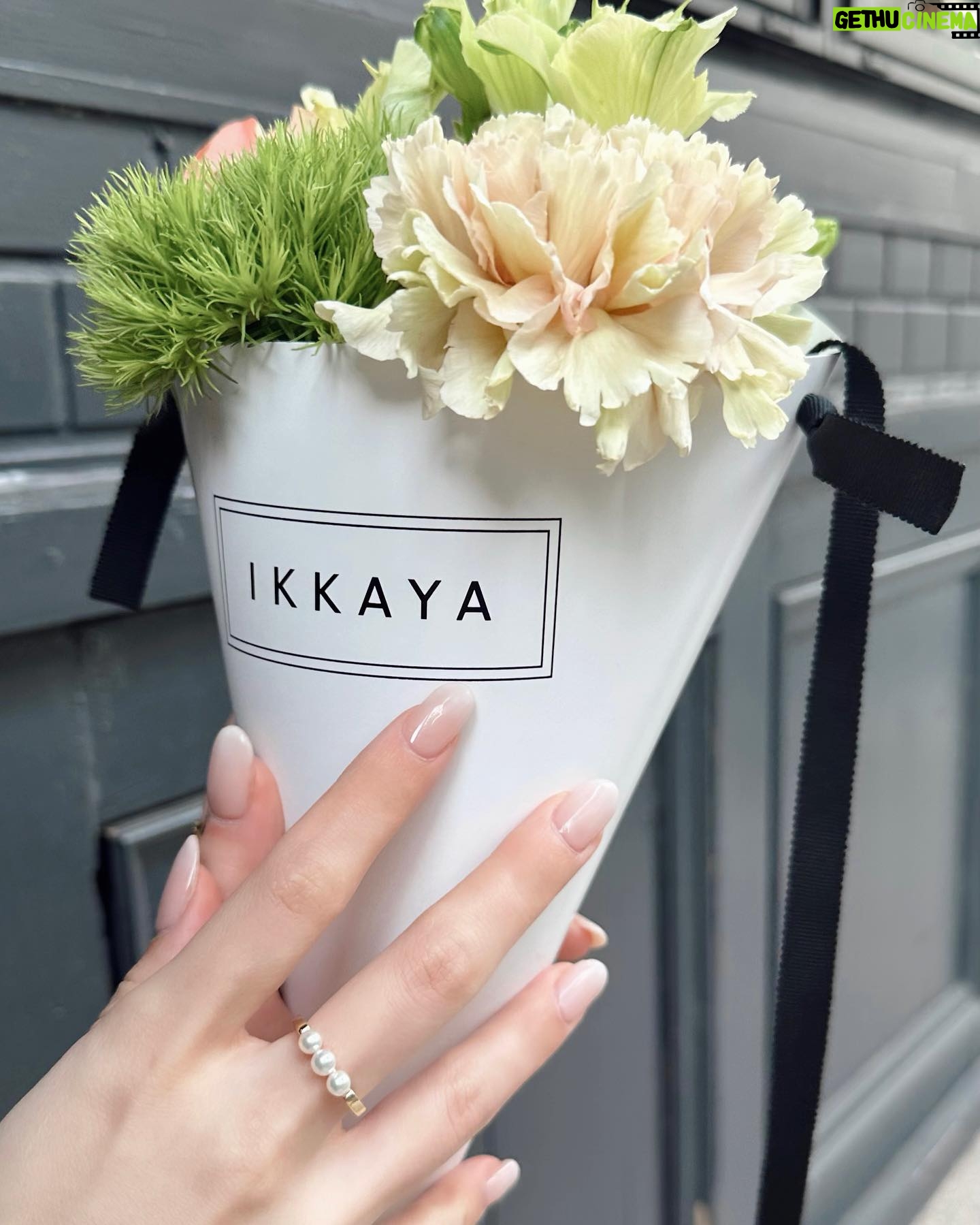 Hina Ishizaki Instagram - flower ribbon shoulder💐🎀👜