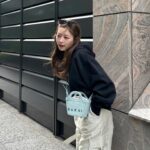 Hina Ishizaki Instagram - ⁡ まだアウター必須だね🐏🎧🤍