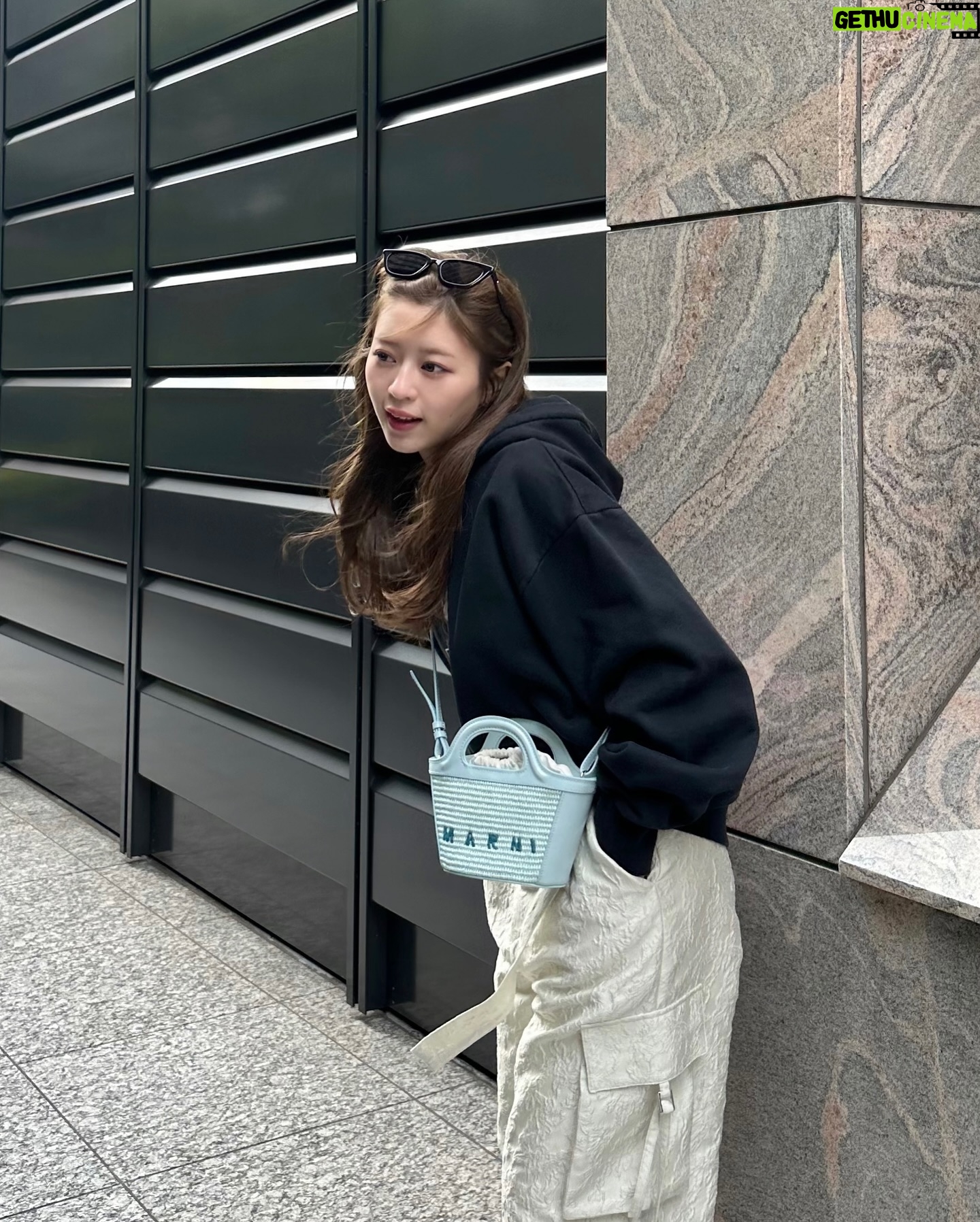 Hina Ishizaki Instagram - まだアウター必須だね🐏🎧🤍