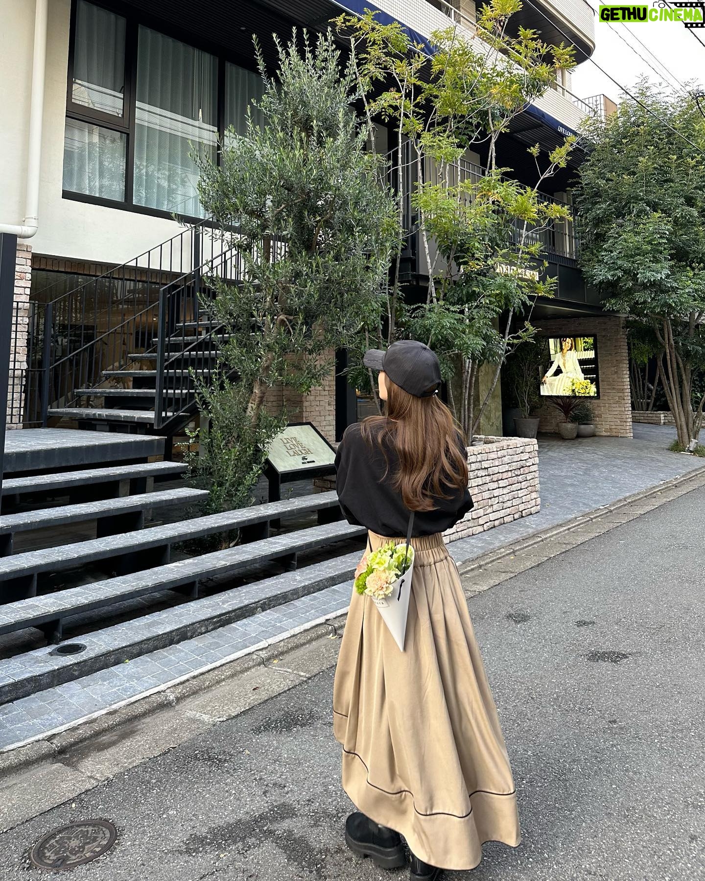 Hina Ishizaki Instagram - flower ribbon shoulder💐🎀👜