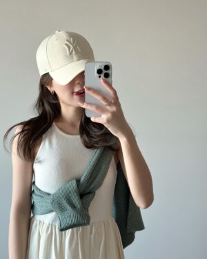 Hina Ishizaki Instagram - ⁡
3月👒✨
春服の準備を着々と…！
⁡
この間染めたベージュカラーが好評すぎる👱🏻‍♀️🎶