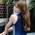 Hina Ishizaki Instagram - ⁡ adidas dress💙 ボリュームあるウェーブヘアが夏っぽい👱🏻‍♀️☀️