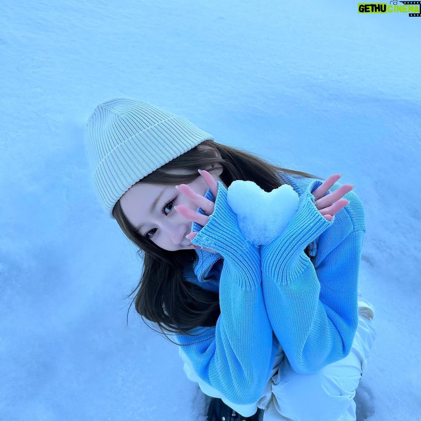 Hina Ishizaki Instagram - 今日の暑さに涼しくなる写真。 ありがとう冬!また来年⛄️❄️