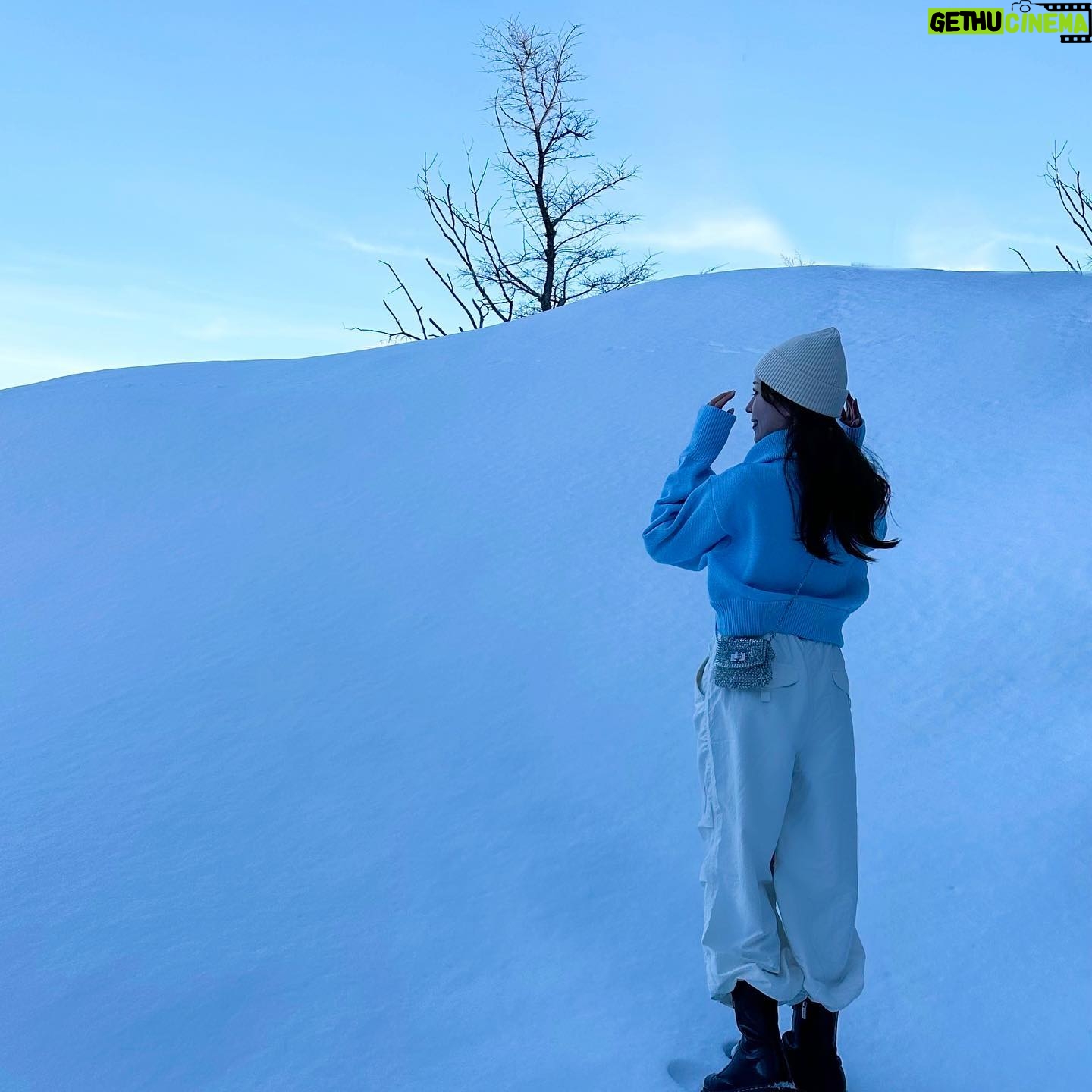 Hina Ishizaki Instagram - 今日の暑さに涼しくなる写真。 ありがとう冬!また来年⛄️❄️