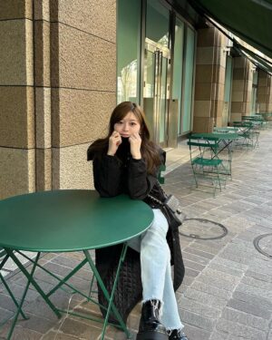 Hina Ishizaki Instagram - ⁡
タートルネック大好きで日に日に増えていく🫢🍿
母から譲り受けたバッグをカジュアルに👜♩