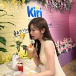 Hina Ishizaki Instagram - ⁡Kiri🐮🍋🍑 ⁡ 初めてのスイートフレーバーが登場！ 新商品の世界観を体験できるポップアップイベント 「フルーティーなごほうびカフェ」にお邪魔しました♩ ⁡ キリ フルーツブレンド 「キリ フルーツブレンド レモン&ゆず風味」 「キリ フルーツブレンド ピーチ&マンゴー」が新登場！ ⁡ イベントの様子を撮影してInstagramに投稿すると オリジナルドリンクや新商品が貰えたり!?しちゃいます🍹 ⁡ さらにキリ フルーツブレンドを、 ご自身がリラックス・リフレッシュできる空間で一緒に撮影 指定のハッシュタグと共にInstagramに投稿すると 新商品やキリ オリジナル癒しグッズが当たるSNSキャンペーンも実施中かも🎁 詳しくは @kirijp_cp をチェックしてね~ ⁡ #PR @kirijp_cp #kiri #キリ #kirifruitsblend #キリフルーツブレンド #プレゼントキャンペーン