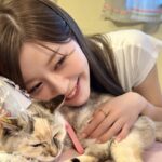 Hina Ishizaki Instagram - ⁡ 愛猫18歳の記念日😻✨ ⁡ 我が家のにゃんずはみんな迷い込んできてくれたの！ 私の癒しと幸せ♡ #保護猫
