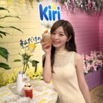Hina Ishizaki Instagram - ⁡Kiri🐮🍋🍑 ⁡ 初めてのスイートフレーバーが登場！ 新商品の世界観を体験できるポップアップイベント 「フルーティーなごほうびカフェ」にお邪魔しました♩ ⁡ キリ フルーツブレンド 「キリ フルーツブレンド レモン&ゆず風味」 「キリ フルーツブレンド ピーチ&マンゴー」が新登場！ ⁡ イベントの様子を撮影してInstagramに投稿すると オリジナルドリンクや新商品が貰えたり!?しちゃいます🍹 ⁡ さらにキリ フルーツブレンドを、 ご自身がリラックス・リフレッシュできる空間で一緒に撮影 指定のハッシュタグと共にInstagramに投稿すると 新商品やキリ オリジナル癒しグッズが当たるSNSキャンペーンも実施中かも🎁 詳しくは @kirijp_cp をチェックしてね~ ⁡ #PR @kirijp_cp #kiri #キリ #kirifruitsblend #キリフルーツブレンド #プレゼントキャンペーン