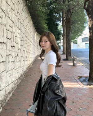 Hina Ishizaki Instagram - 春のお供にレザーget!!🐕🎀