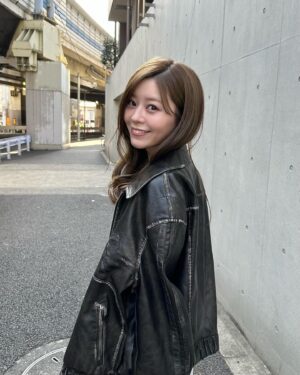 Hina Ishizaki Instagram - 春のお供にレザーget!!🐕🎀