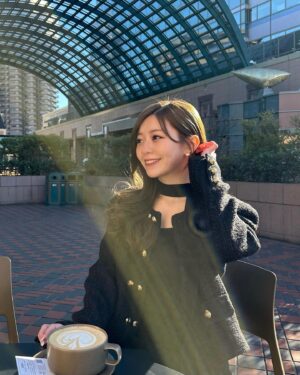 Hina Ishizaki Instagram - ⁡
select item💂🏻🤎
骨格ウェーブ身長156cm参考にしてみてね🎶
⁡
jacket : 23501398
tops : 24513978
hanger : 15243256
⁡
2024年初の最大級セール、最大90%OFF
新年一発目のお買い物はSHEINで揃えよう！🧧　
⁡
#PR #SHEIN  @shein_japan @sheinofficial
クーポンコード [ NYJP446 ]🪄
#SHEIN新春SALE #SHEINforAll #loveshein #saveinstyle #骨格ウェーブ #骨格ウェーブコーデ