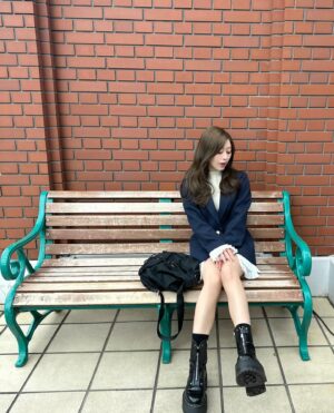 Hina Ishizaki Instagram - ⁡
ジャケットの丈感が可愛すぎ🧥♡
ミニ丈にはボリュームある靴が私のスタイル