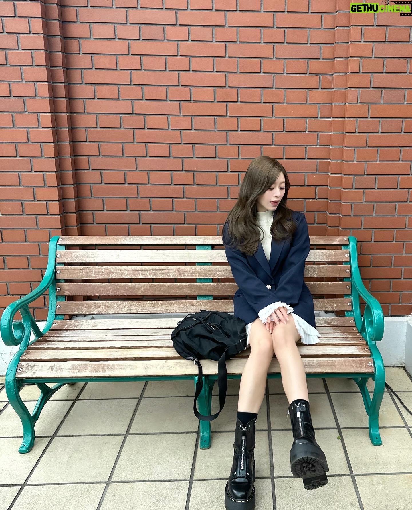 Hina Ishizaki - 8.4K Likes -
ジャケットの丈感が可愛すぎ🧥♡
ミニ丈にはボリュームある靴が私のスタイル