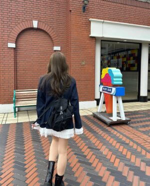 Hina Ishizaki Instagram - ⁡
ジャケットの丈感が可愛すぎ🧥♡
ミニ丈にはボリュームある靴が私のスタイル