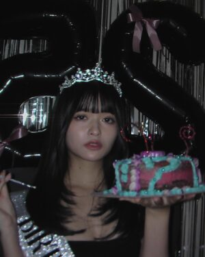 Hina Kagei Instagram - _
本日、誕生日を迎えました🍰

沢山の方に祝って頂けて、本当に嬉しいです☺︎
DM、返信はできないですが、全部読んでます！
沢山のお祝いのメッセージありがとうございます🥲🤍

もう25歳だからもっと大人にならなきゃいけないなという
思いを持ちつつ、今の私らしさも大事に
応援してくれる方、支えてくれる方みんなを裏切らないように
素敵な女性へ成長していこうと思います。

今日がお誕生日という方はおめでとうございます、素敵な一年になりますように☺︎
そして私自身も素敵な一年になるよう過ごします🌱