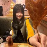 Hina Kagei Instagram - チーズ伸ばそうとしたらただ牙が出来た動画🧀 #串カツって美味しいよね #みんなは何本食べれる？ #フィルムっぽく撮れたらエモいかなって思ったけど #普通のカメラで撮れば良かったかも #大阪旅行