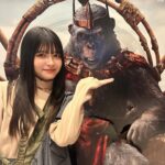 Hina Kagei Instagram - 5月10日(金)、今日から公開の 「猿の惑星／キングダム」 一足先に試写を観に行かせていただきました🗡️ 私は今回の作品で初めて猿の惑星を観たけど 映像がとにかく美しい、、そして大迫力で 観てる間ずっと体に力が入って緊張するくらい、 自分自身も自然と映像の世界に引き込まれてました🪐 ストーリーも先が全然予想出来なくて面白かったんだけど 何より面白いなと感じたのは、 観る人によって捉え方が全然変わるところ！ 私はあーーー、そっかーーー！って受け取ったけど みんなが観てみたら私とは違う あーーー、そっかーーー！になるかもしれないから 公開したら観に行ってみんなの感想聞かせて！ そして過去作品をオマージュしたシーンもあったと聞いたので、 私は過去作品を見て公開日にもう一度映画館に行ってきます🙊 #PR #猿の惑星キングダム