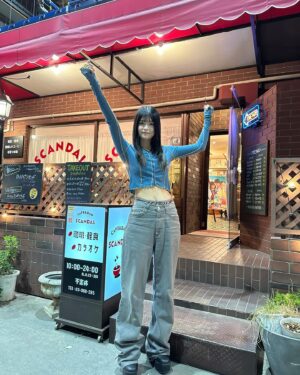 Hina Kagei Instagram - 小川家、満喫した、大興奮🤦🏻‍♀️🤍
毎週観てるドラマの世界にまさか入れるなんて〜〜
ふてほどファンの方はわかるポーズとかもあったり^ - ^
#不適切にもほどがある！ #ふてほど