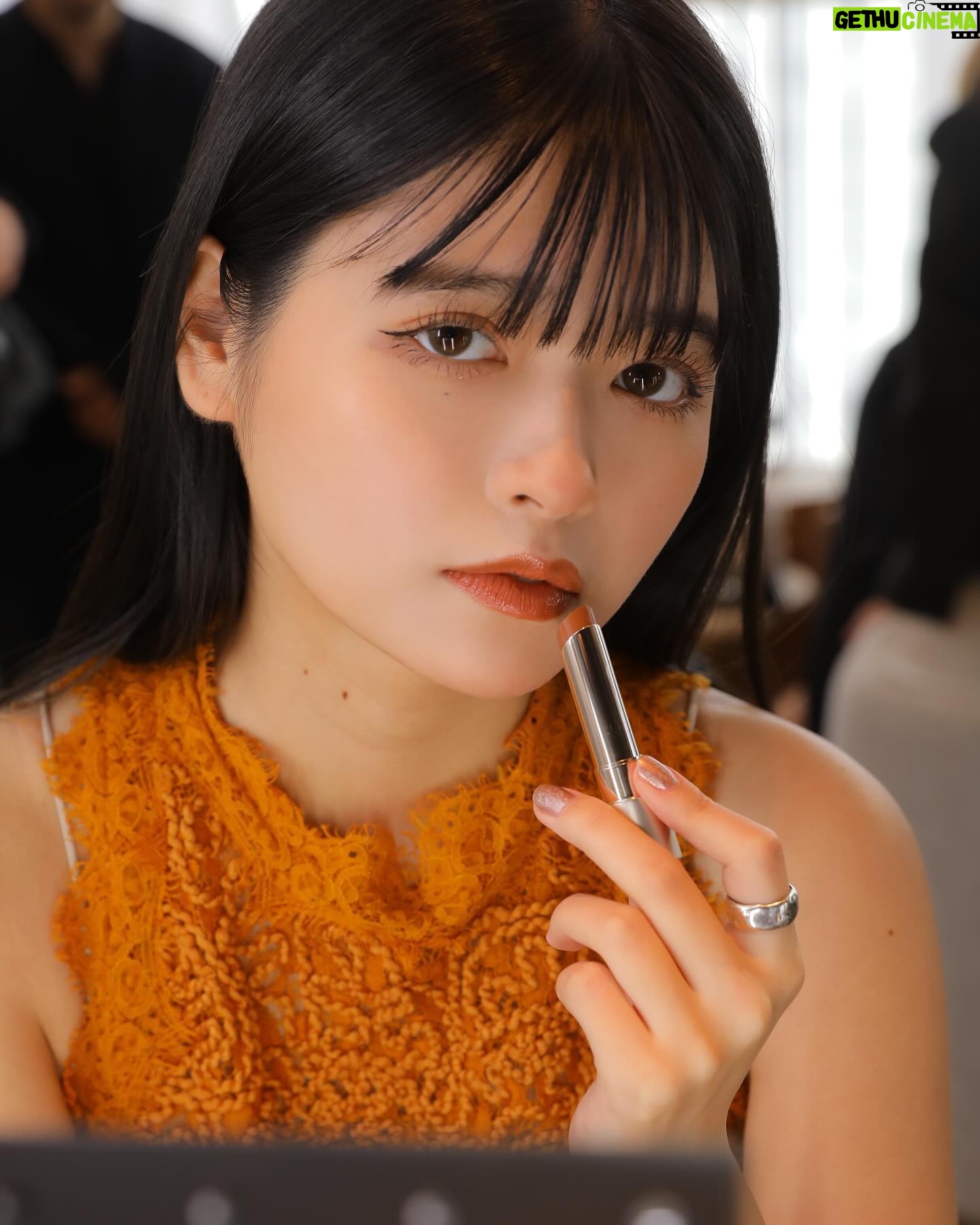 Hina Kagei Instagram - 4月5日発売の RMK デューイーメルト リップカラー ローンチイベントに行ってきました💄 私のセレクトは01の"マイチャイ" ベージュトーンの色味で肌馴染みがいいカラー🤎 軽い付け心地なのにむちっと唇に立体感がでて 飲み物を飲んでもグラスに色が付かない、 つけたての質感が続くという魅力溢れるリップ。 この写真リップベースライナーも使用してるんだけど 01の"シエナ スエード" 単色使いも出来るし最高に良かった☺︎ #PR @rmkofficial