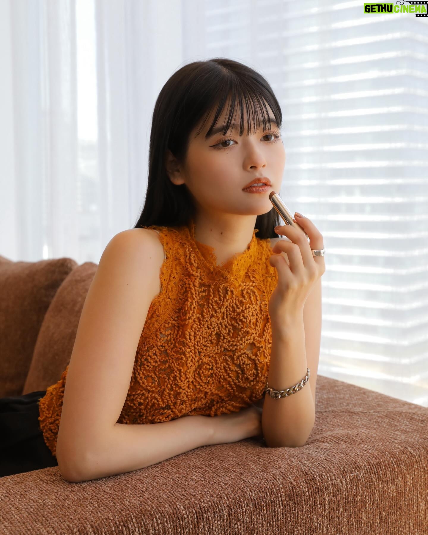 Hina Kagei Instagram - 4月5日発売の RMK デューイーメルト リップカラー ローンチイベントに行ってきました💄 私のセレクトは01の"マイチャイ" ベージュトーンの色味で肌馴染みがいいカラー🤎 軽い付け心地なのにむちっと唇に立体感がでて 飲み物を飲んでもグラスに色が付かない、 つけたての質感が続くという魅力溢れるリップ。 この写真リップベースライナーも使用してるんだけど 01の"シエナ スエード" 単色使いも出来るし最高に良かった☺︎ #PR @rmkofficial