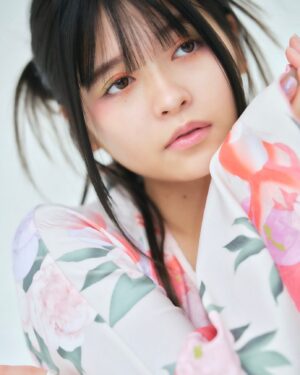 Hina Kagei Instagram - 🐉❤️

ヘアメイク／石川ユウキ さん
撮影／木下昂一 さん
衣装／高橋美咲 さん