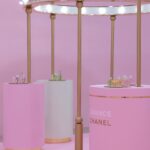 Hina Kagei Instagram - _ @CHANEL.BEAUTYのフレグランス「チャンス」の イベントにご招待頂きました🫧 カラフルで華やかな世界観が広がっていて タロットでその日の気分の香りを占ってもらったら CHANELのフレグランスの中で私が初めてつけた ジャスミンベースの香りにピンクペッパーがアクセントとなる 「チャンス」でした💛 自分の気分を上げて頑張りたいときに香りで後押ししてくれるから勝負事や大事な日などに身に纏ってココ・シャネルの様に 自らの手でチャンスを掴み取っていくぞ〜☺︎ #PR #CHANEL #CHANCE #CHANELFRAGRANCE #シャネル