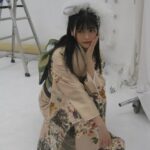 Hina Kagei Instagram - _ この度、京都丸紅の振袖ブランドJAPAN STYLEさんと コラボさせて頂きました👘 今回のシリーズは「 自由で華やかなファッションで楽しんでいた 大正～昭和初期の商家の令嬢をイメージ 」ということもあり、 色々なタッチの四季のお花が散りばめられている華やかな振袖が 可愛いのはもちろん、 私自身、実際に着てみて振袖ってこんなにも自由に組み合わせたり 個性が出せて楽しめるものなんだと感動しました 普段着ているお洋服と同じように、振袖も自由に華やかに自分らしく着れるってテンションも上がるし素敵だな〜と☺︎ 他にも、珍しいデザインの髪飾りや腰に巻くリボンだったりと色々な種類の小物が豊富なのも魅力的でした🎀 この先、成人式を迎える子やそういうご家族がいる方、 そして日本だけでなく海外の方にもこの素敵なお着物が広まりますように☺︎