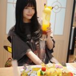 Hina Kagei Instagram - ポケモンカフェ⚡️ 当たり前だけどお店の中も流れてるBGMも運ばれてくる料理も ぜーんぶポケモンだらけで幸せ空間過ぎた〜^._.^‪ ♡゛‬ 帰りにポケモンセンター行ってクワッスのぬいぐるみに ナンジャモステッカーや初のポケカ、ゲットしてきた、 ポケカデビューしたい