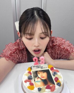 Hinami Mori Instagram - 23歳になりました👑
初めて応援してくださる皆さまと一緒に
誕生日を過ごせたこと、宝物のような時間でした！！
会いにきてくださった方々や
日頃からたくさんの愛をくださる皆さまが
本当に私のエネルギーの源です🌱

大好きなお仕事でこれからも色々な景色を
見に行けるように、日々精進して、にまにま笑って
美味しいご飯食べて、丁寧に過ごして行きたいな。

そして念願のスタイルブックも本日発売しました☺︎
特別な日を無事に迎えられて、わたしは幸せ者だぁ
とびっきりの想いよ届けーーー！
23歳も変わらずよろしくね🐥🐥🐥